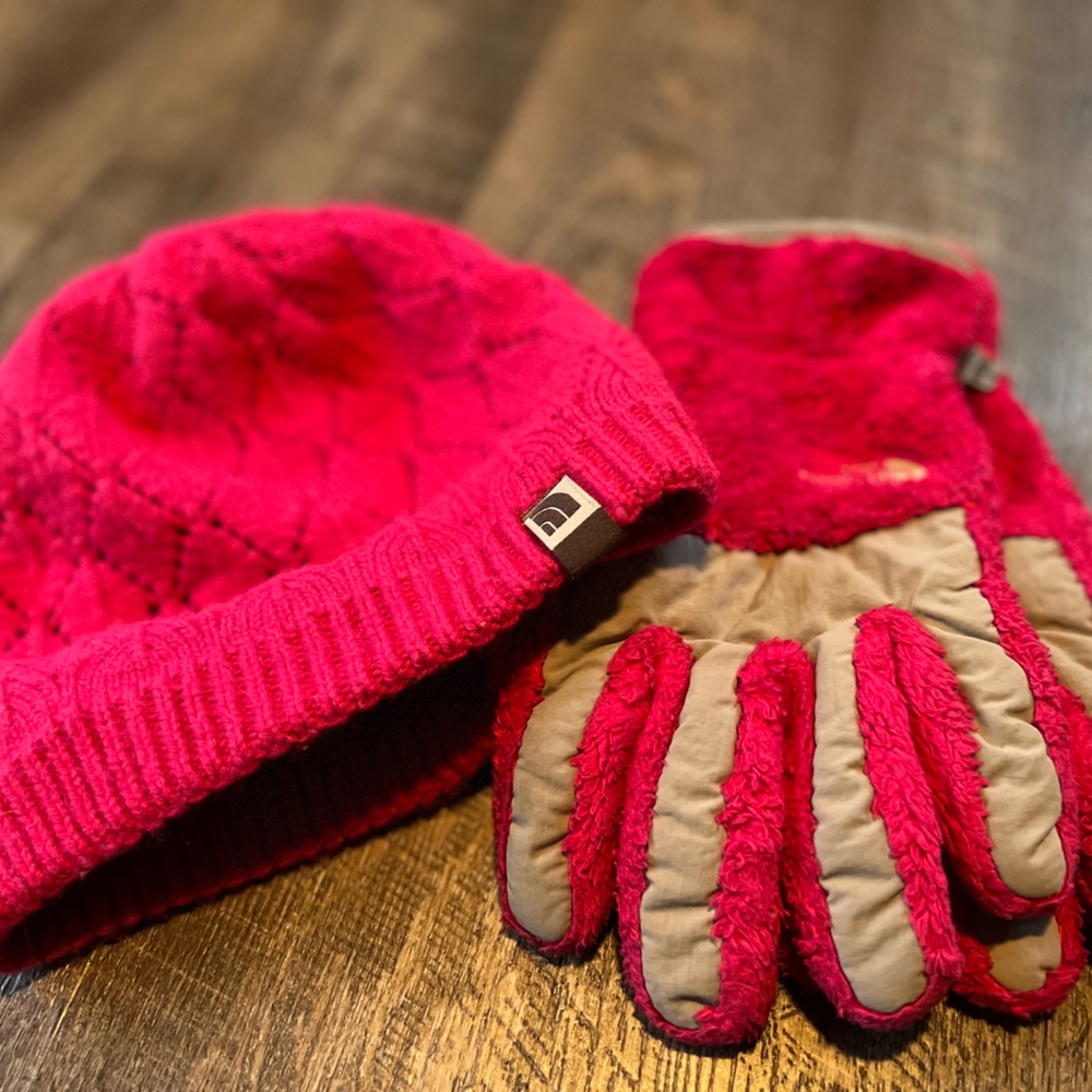 Girls NORTH FACE set winter hat and gloves size L (large)pink/grey